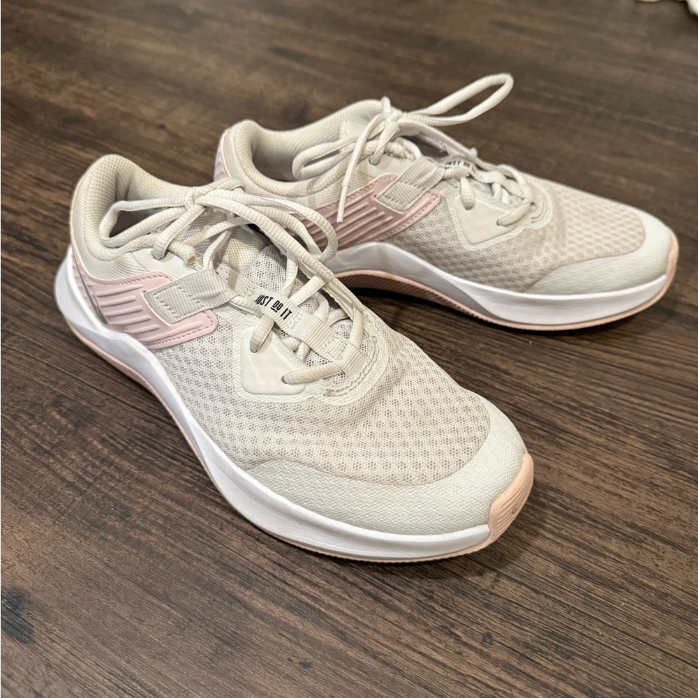 Nike MC trainers, sz 7.5, very clean! Light grey, pink, and white.